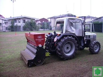 seminatrice per semina tappeto erborso campi da calcio